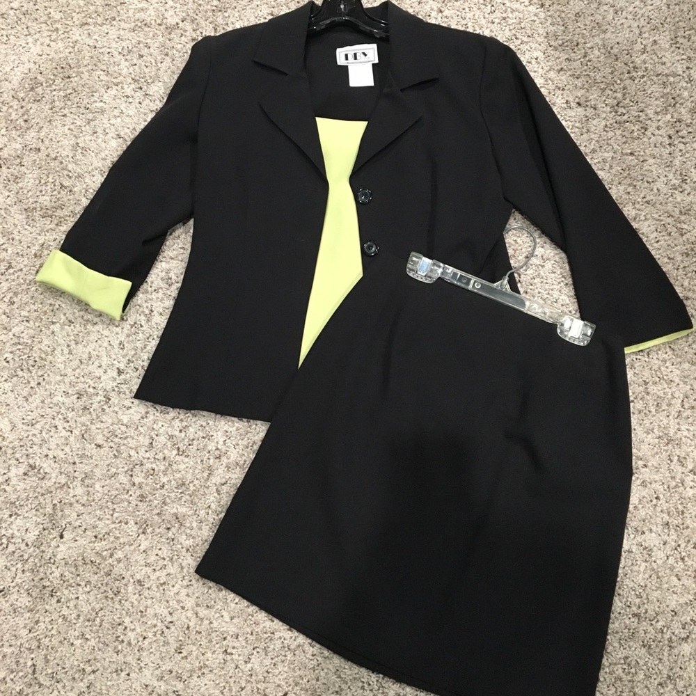 Juniors 3 piece suit. Size 4